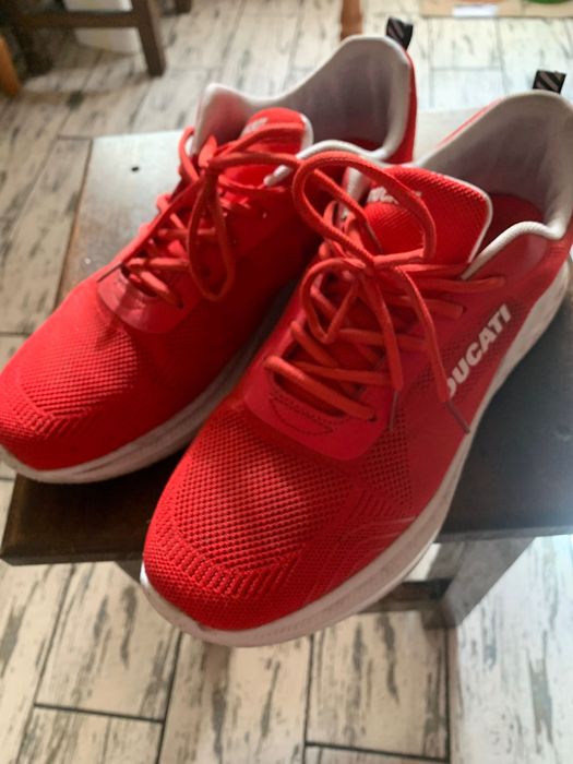 чоловічі кросівки Ducati на весну та літо