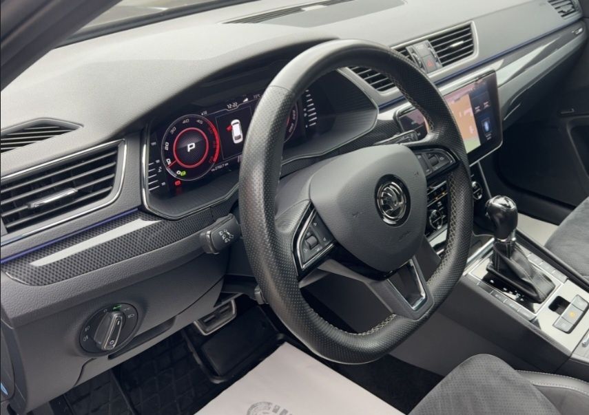 Приборна панель панель приладів Skoda SuperB -2019