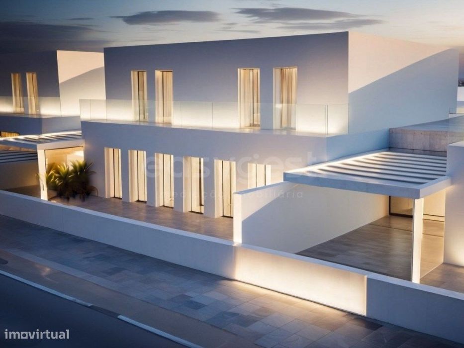 Lote 465 m2 para construção de moradia com 2 pisos e garagem em Tor...