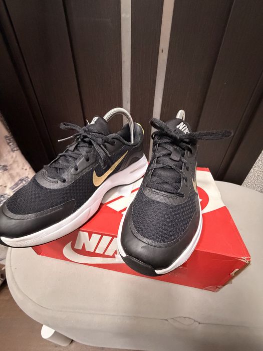 Кросівки Nike жіночі