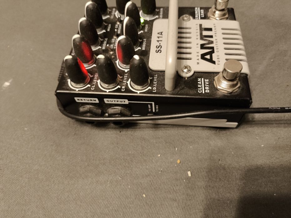 Przedewzmacniacz do gitary AMT SS11 a