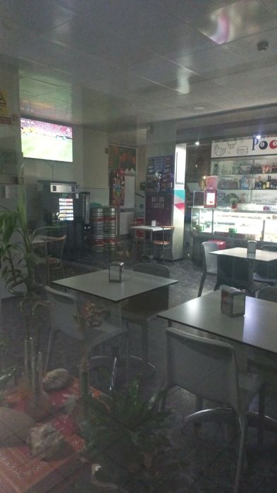 Vendo trespasse de café, com 2 pisos,sala de fumadores.  200mts quadrados, licença até às 2 da manhã