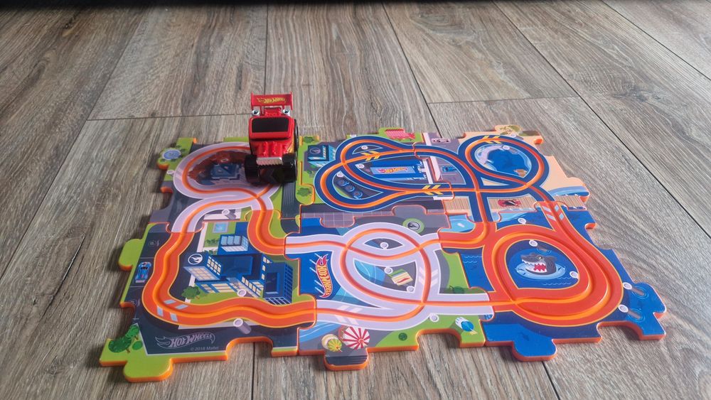 Hotwheels tor z autem