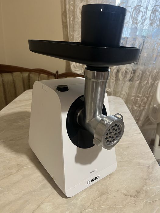 Мʼясорубка Bosch MFWS420W в гарному стані