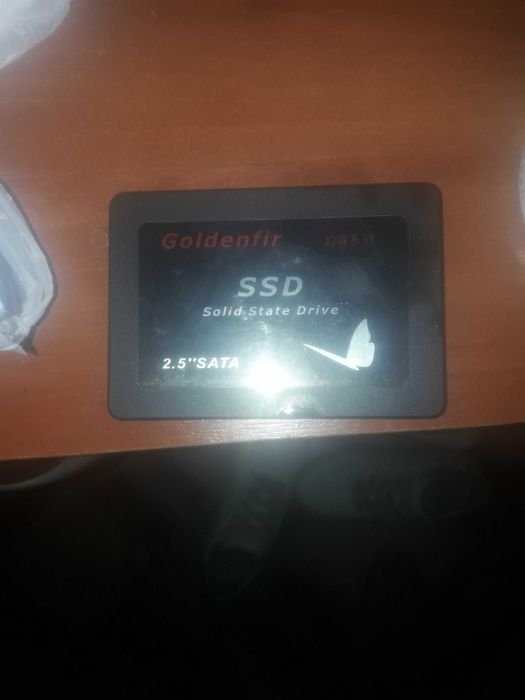 Продам якусь штуку з комп'ютера 500грн торг уместен