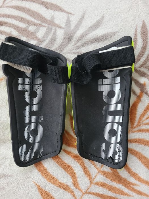 Ochraniacze na piszczele do gry w piłkę nożną