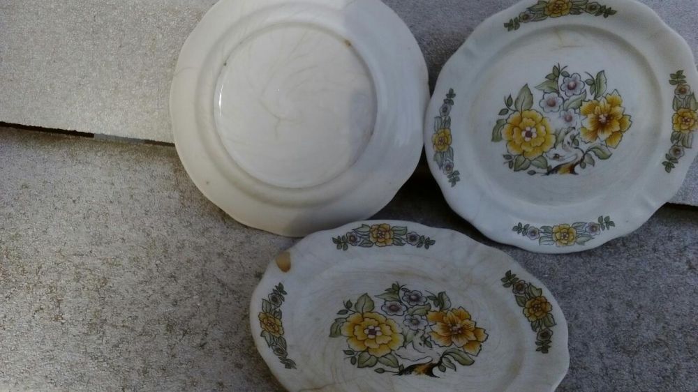 Louça antiga Sacavem e Massarelos em bom estado