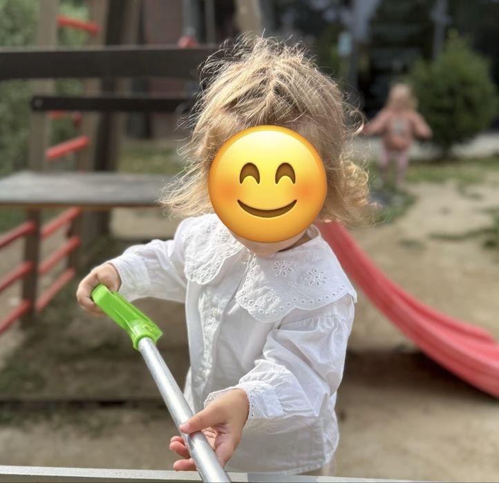 Біла сорочка з комірцем для дівчинки