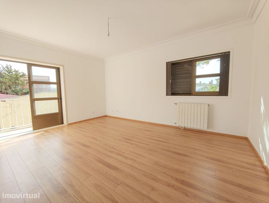Moradia T3+2 com jardim e garagem no Lumiar, Lisboa