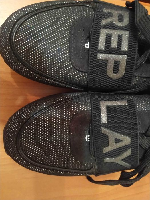 Продам женские кроссовки