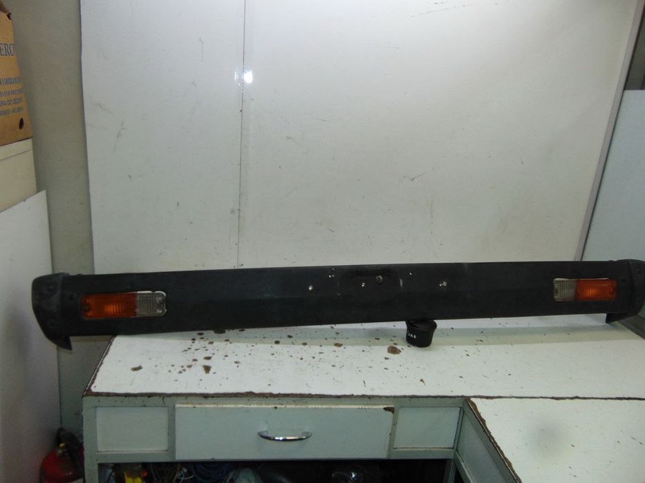 Datsun urvan para-choques