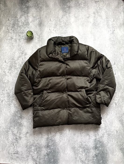 Жіночий пуховик Moncler