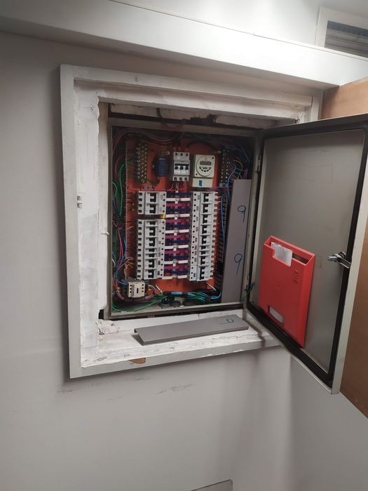 Instalações Elétricas e manutenção, residencial e comercial.