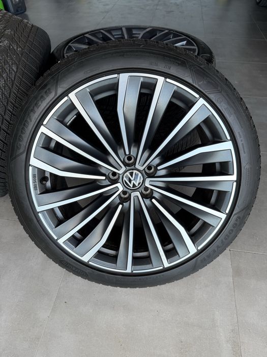 Koła VW ID..7 opony zimowe GoodYear  235/45 R20