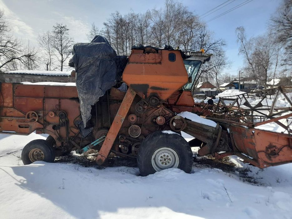 Продам комбайн нива