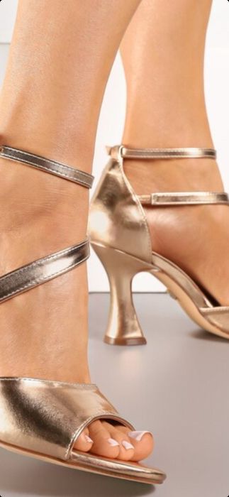 Szpilki, sandały, buty