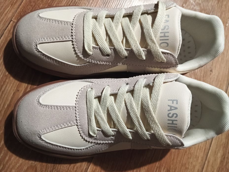 Кросівки для дівчинки