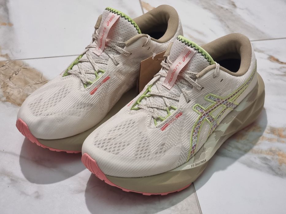 Оригінал 100% жіночі кросівки asics novablast 5 TR  eur 38
