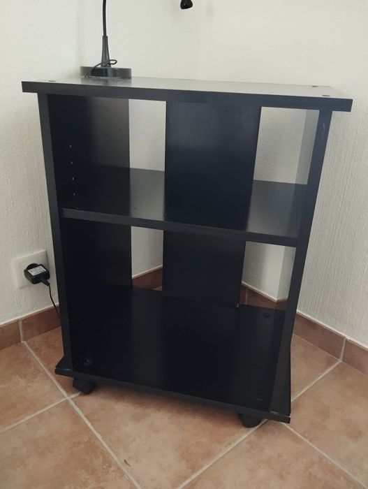 Mesa de cabeceira ou de apoio preta