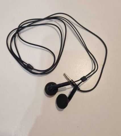 douszne słuchawki przewodowe - czarne