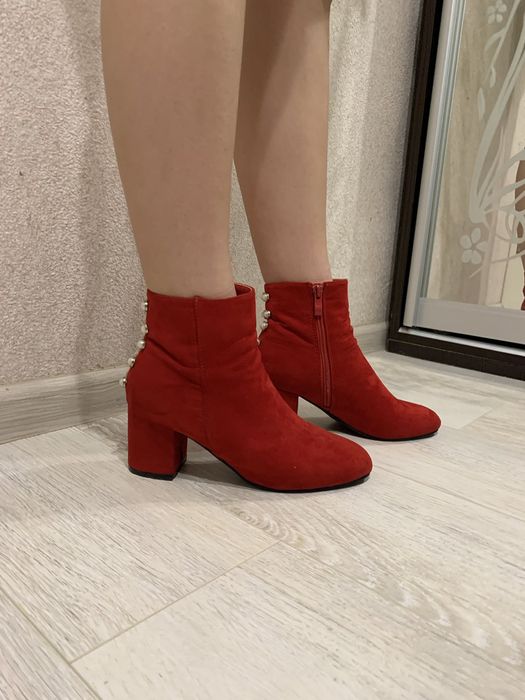 Чобітки на каблуку