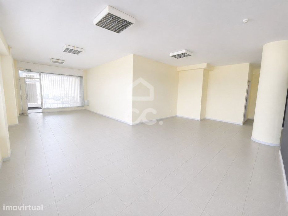 Shop with 117 m² in Vila Nova de Famalicão