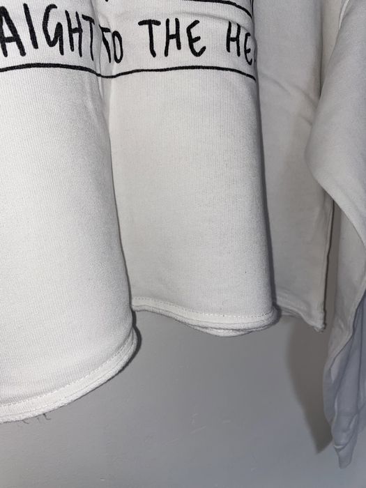 Biała krótsza bluza z napisami sinsay