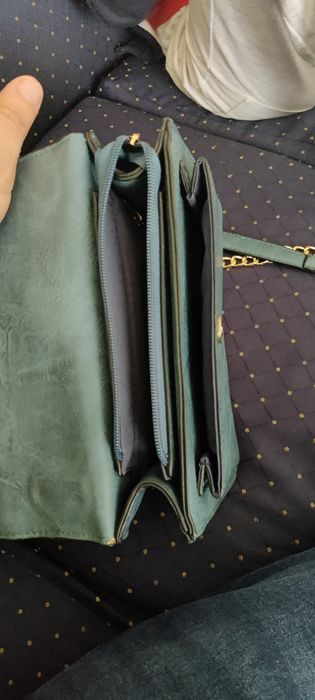 Mala Verde Petróleo com Detalhe Dourado – Muito Elegante