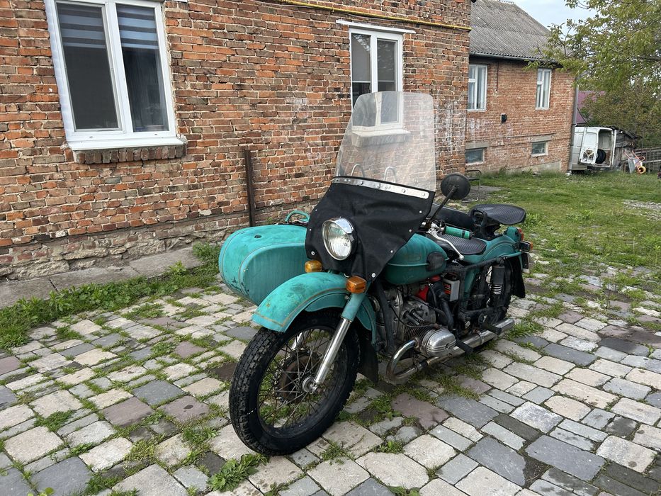 Урал 1977 року з коляскою