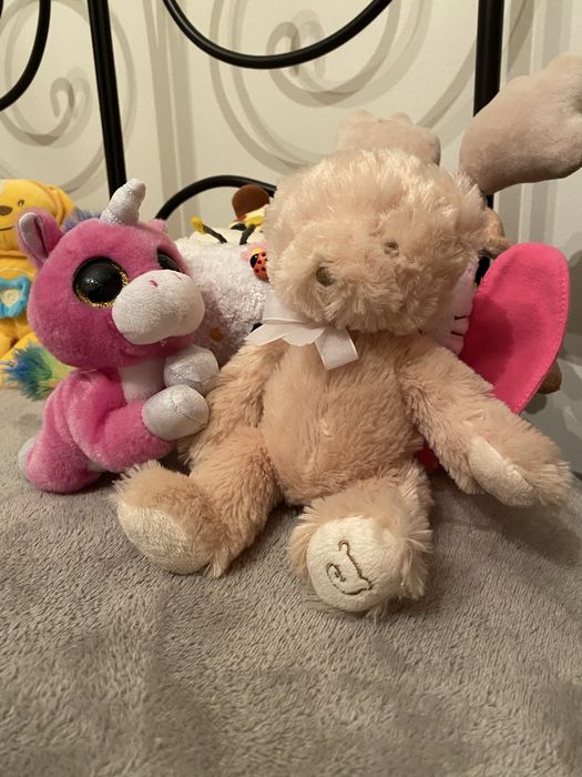 8 peluches quase novos (Chicco, Elphie, Spritz Hello kitty e outros)