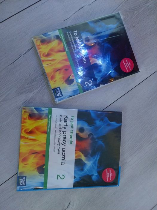 To jest chemia 2,  podręcznik plus karty pracy ucznia