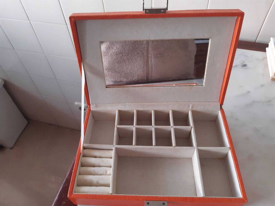 Guarda Jóias vintage, Bom estado