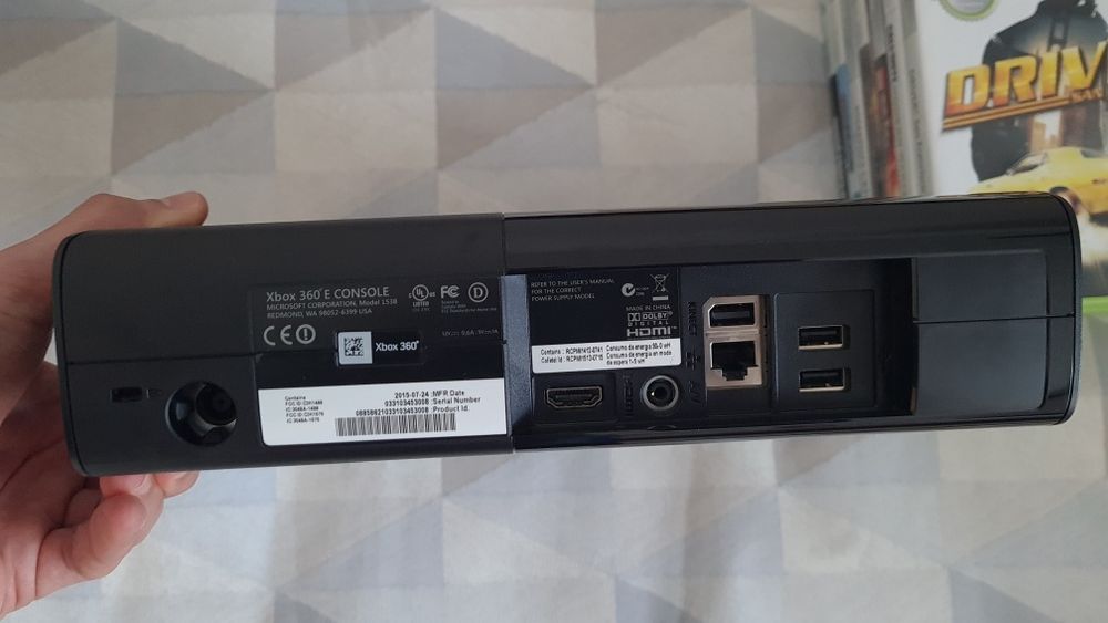 Xbox 360E 500GB zestaw gry 2 pady