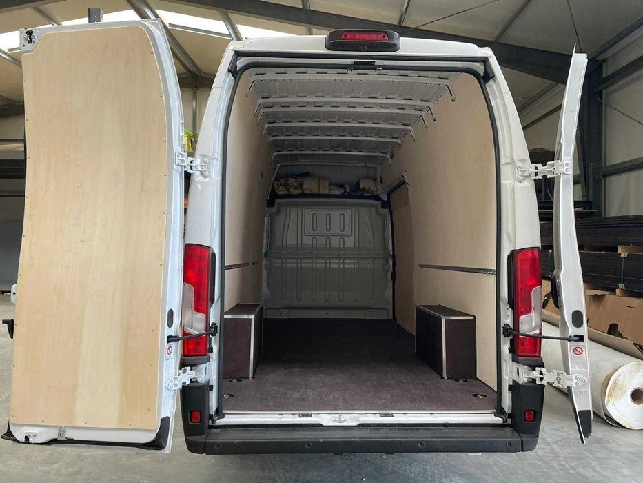 Zabudowa przestrzeni ładunkowej auta dostawczego do Fiat Ducato L4H3