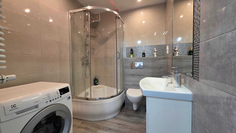 41,5 m² |2 Pokoje | Klimatyzacja | BALKON | MIEJSCE POSTOJOWE | Wieniawskiego - Więcej