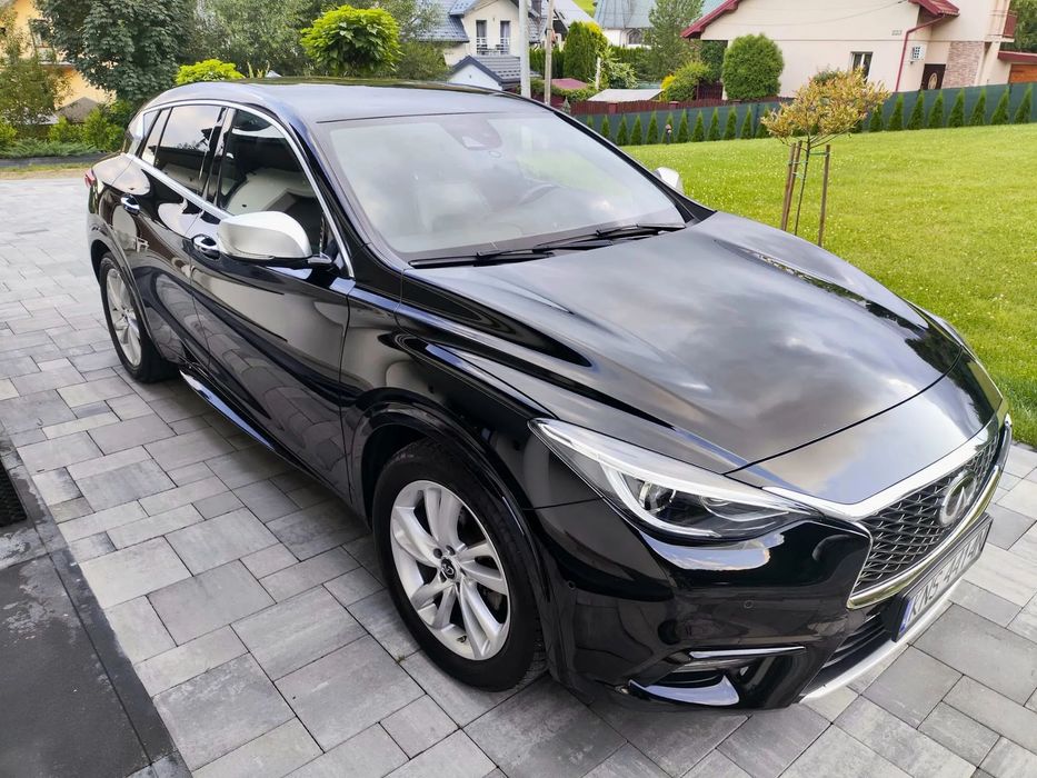 Infiniti Q30