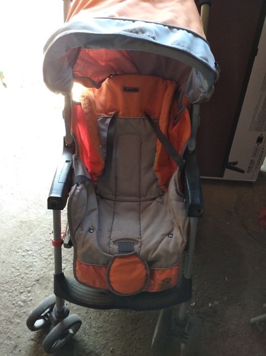 Прогулочна каляска