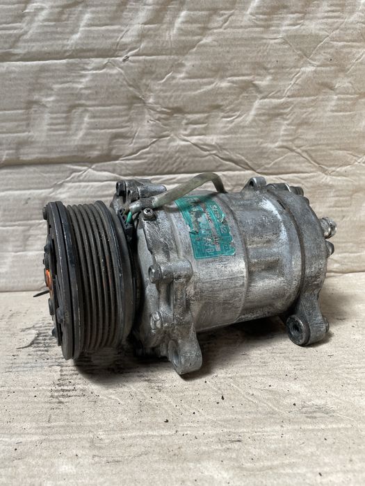 Компресор кондиціонера  VW polo lupo seat ibiza  1.4 бенз 6n0820803b