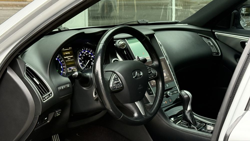 Продам Infiniti Q50   Полный привод 3,7 Газ/Бензин