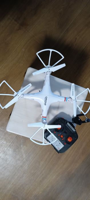 Игрушка квадрокоптер