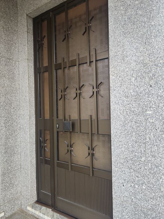 Portas alumínio castanho