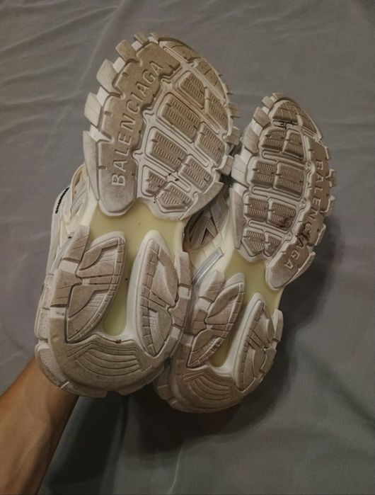 Balenciogo trooks