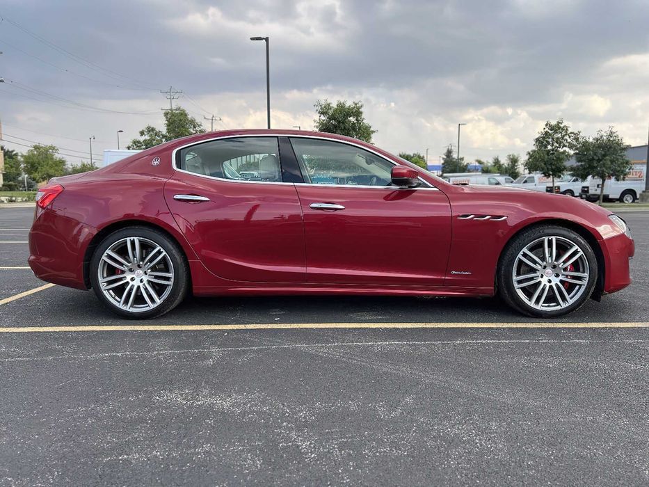 Maserati Ghibli      2019