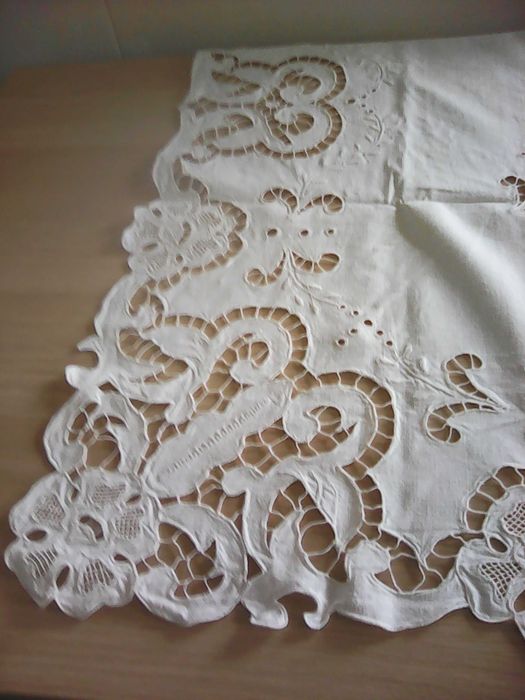 Toalha bordada da ilha da Madeira