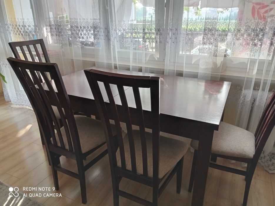 Sprzedam stół, 4 krzesła, komodę, szafkę RTV i półkę.