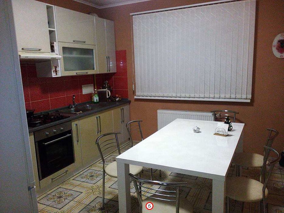 Дом 2 этажа в р-не Александровка, 163 м2 с гаражом, на 10 сотках.