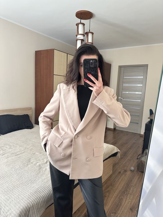 Піджак двобортний жіночий oversize фасону бежевий