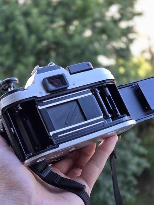 Плівковий фотоапарт Nikon FG 20 + об'єктив Nikon Series E 50mm f/1.8