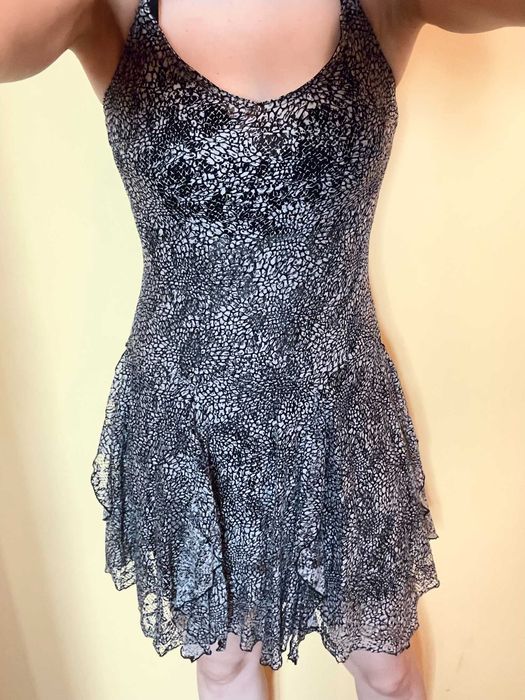 Czarno-szara sukienka na ramiączkach, falbanki, Amisu, 36