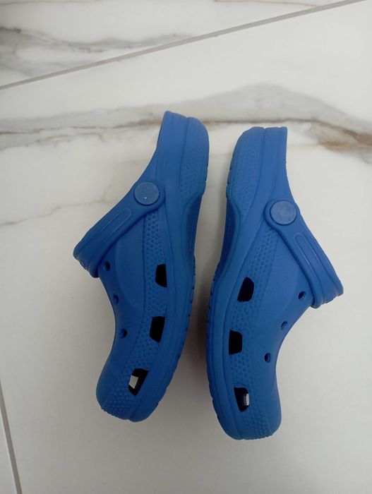 Легенькі Crocs у розмірі 12-13